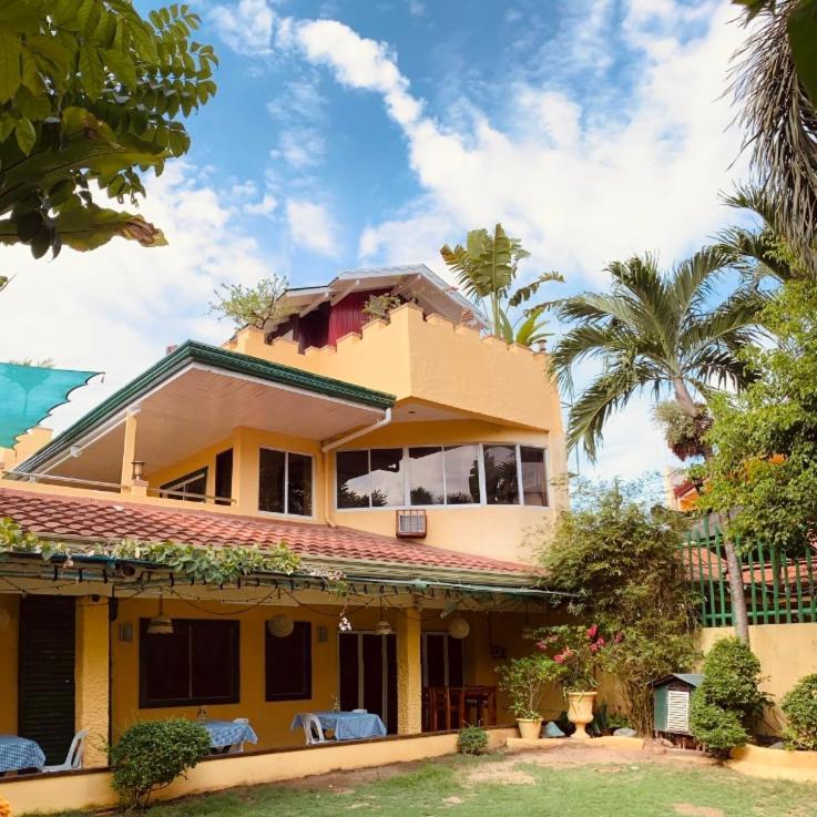 Abihon Hoferhaus Mactan Guesthouse Мактан Екстериор снимка